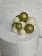 Фигурка из шоколадной глазури "Шары", бело-золотые, 5 шт