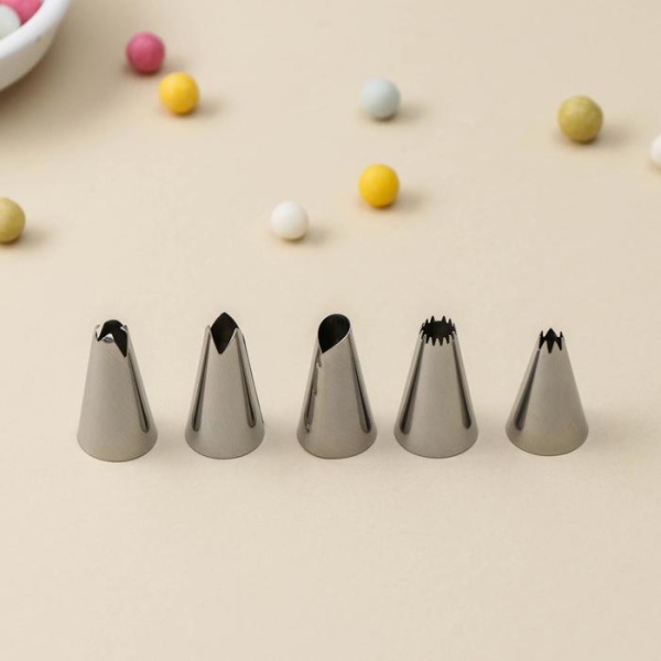 Набор кондитерский Доляна, 9 предметов: лопатка 23 см, кисть 17 см, 5 насадок, пакет и адаптер, насадки