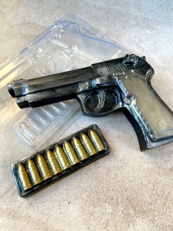 Форма пластиковая для шоколада "Пистолет и патронташ"