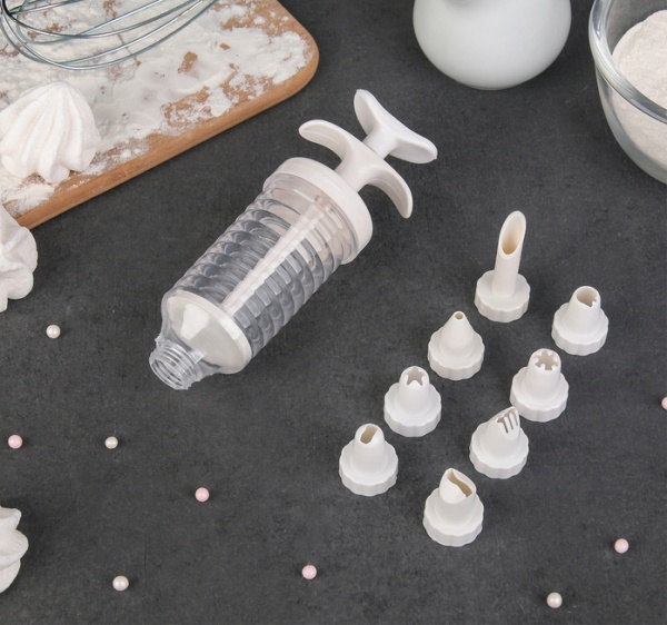 Шприц кондитерский Доляна «Повар», 19×5 см, 8 насадок