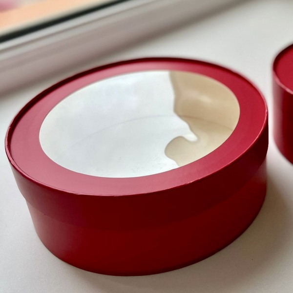 Коробка круглая с окном 16*7 см, красная матовая