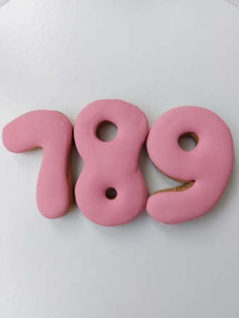 Пряник имбирный "ЦИФРА 9", розовый, 6-7 см