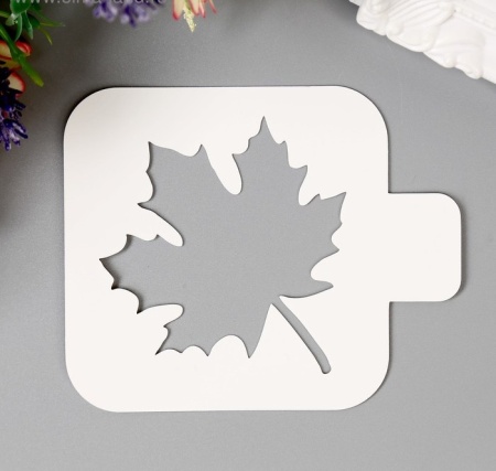 Трафарет пластиковый "Кленовый лист" 9*9 см