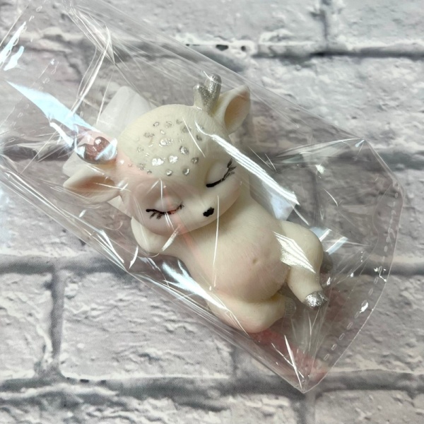 Фигурка из шоколадной глазури "Олененок на спине", цвет серебряный