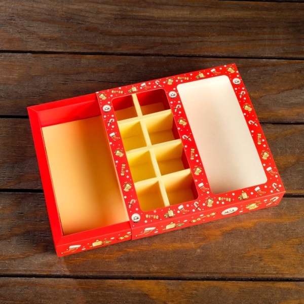 Коробка для 8 конфет + шоколад, с окном "Ёлочные игрушки"