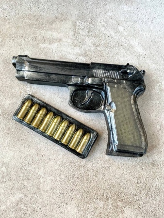 Форма пластиковая для шоколада "Пистолет и патронташ"