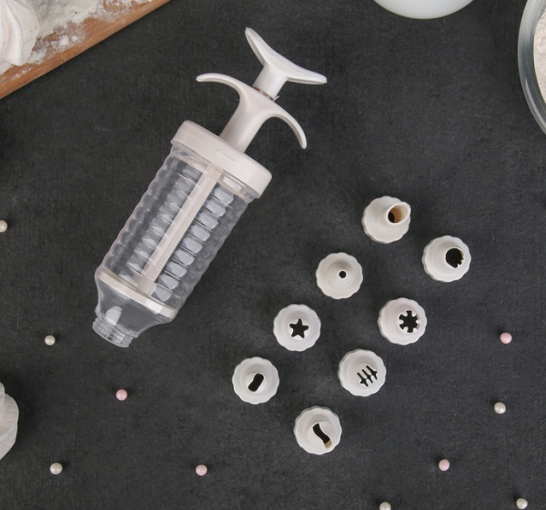 Шприц кондитерский Доляна «Повар», 19×5 см, 8 насадок