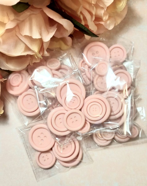 Фигурка из шоколадной глазури "Набор. Пуговицы", розовый