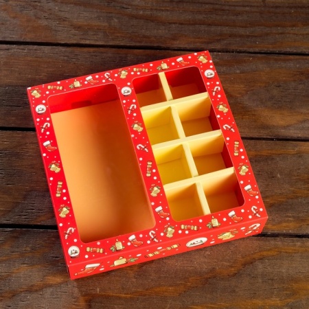 Коробка для 8 конфет + шоколад, с окном "Ёлочные игрушки"