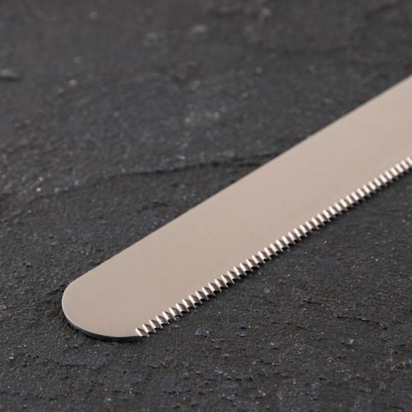 Нож для бисквита мелкие зубцы, ручка дерево, рабочая поверхность 35 см