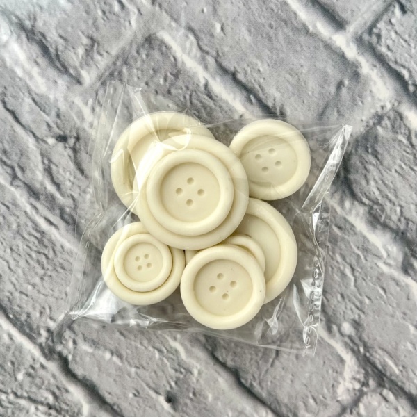 Фигурка из шоколадной глазури "Набор. Пуговицы", белый