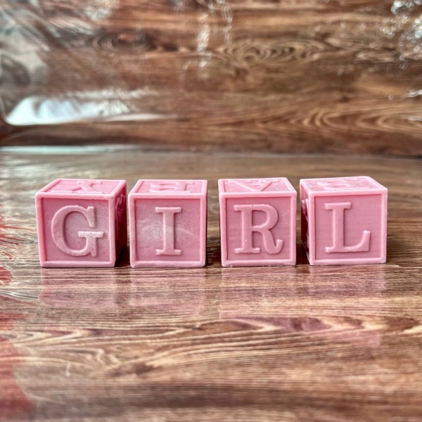 Фигурка из шоколадной глазури "Кубики", розовые