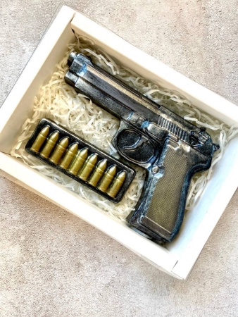 Форма пластиковая для шоколада "Пистолет и патронташ"